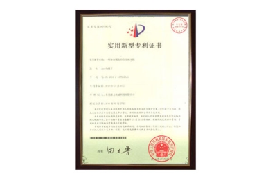 一種實(shí)現高精度裁斷的液壓機